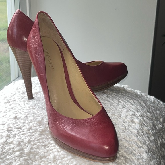 Red Heels - Picture 1 of 5